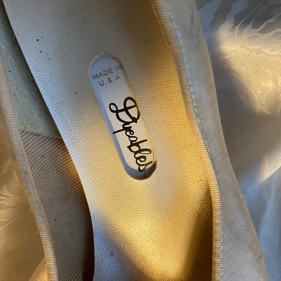 Dyeables Ladies Cream Satin 1”Wedge heel Flats 8B - Picture 3 of 4